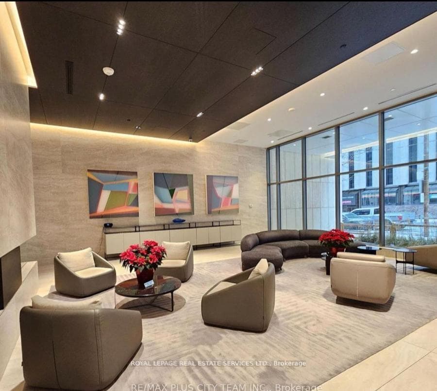 2221 Yonge Street Unit 2107 photo 12