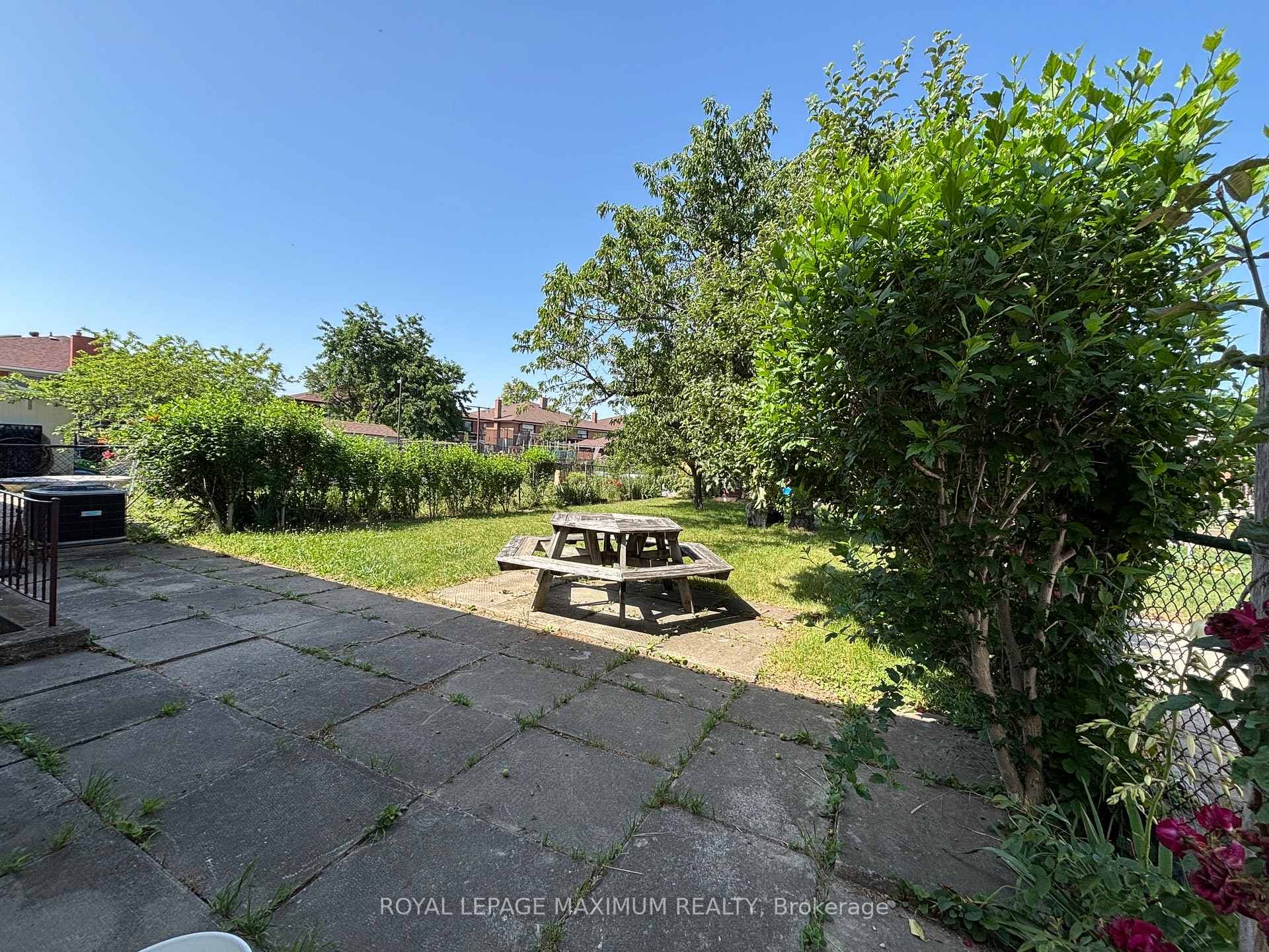 54 Hisey Crescent photo 24