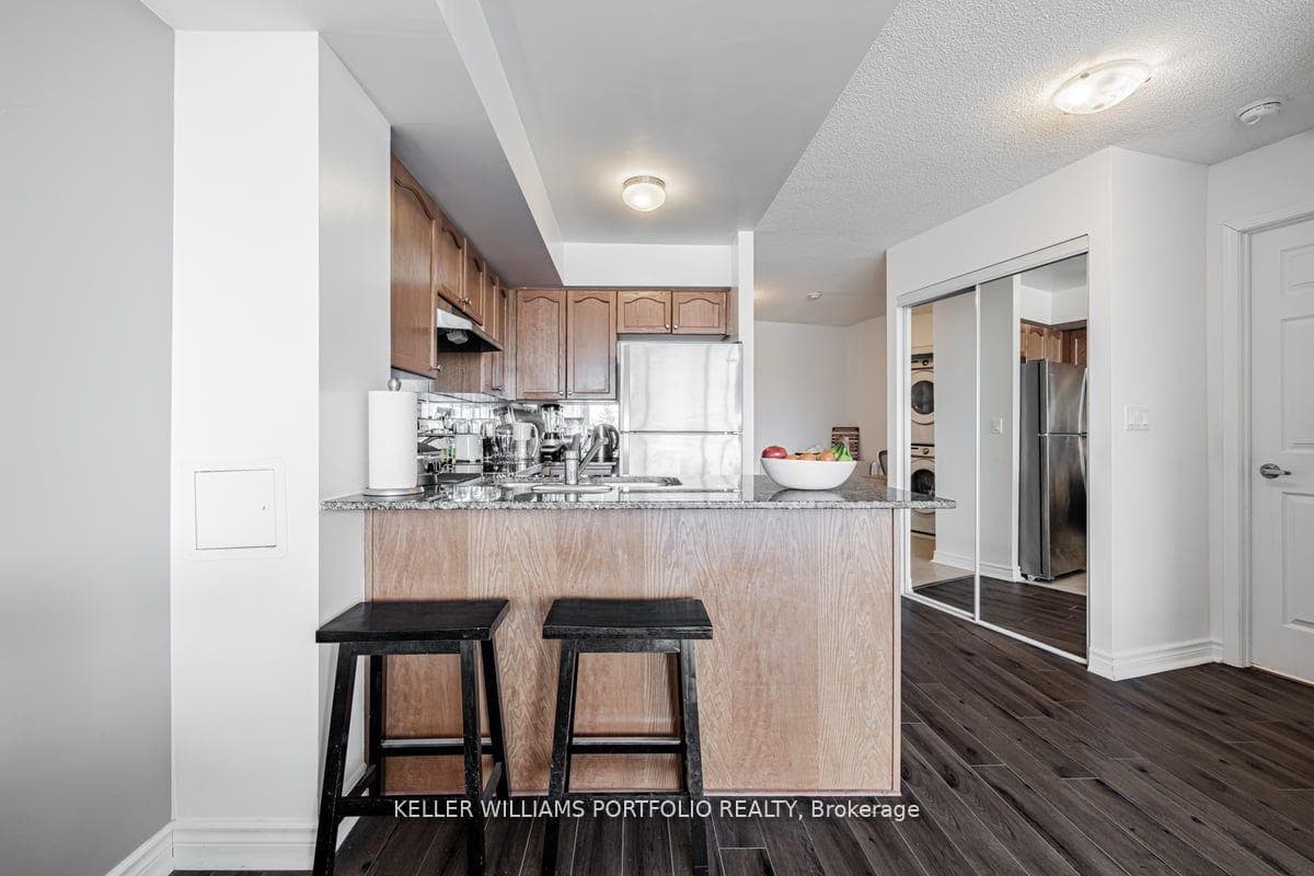 18 Valley Woods Road Unit 404 photo 8