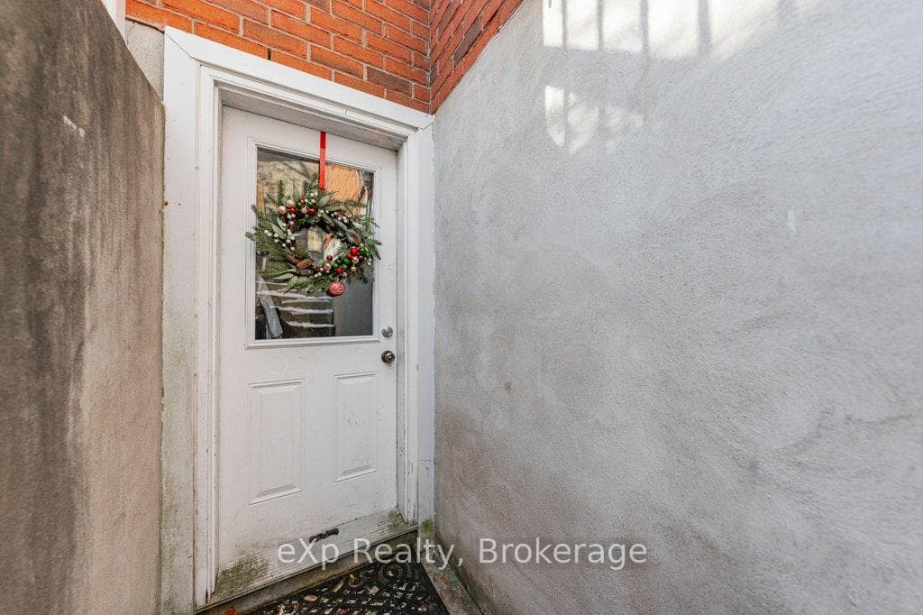 53 Truesdale Crescent photo 34