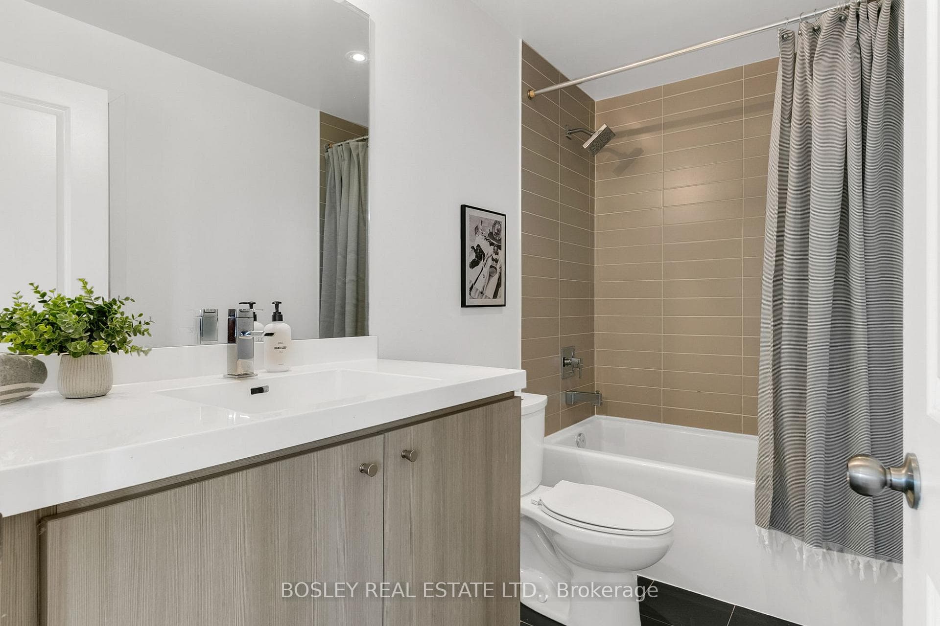 105 George Street Unit 1404 photo 19