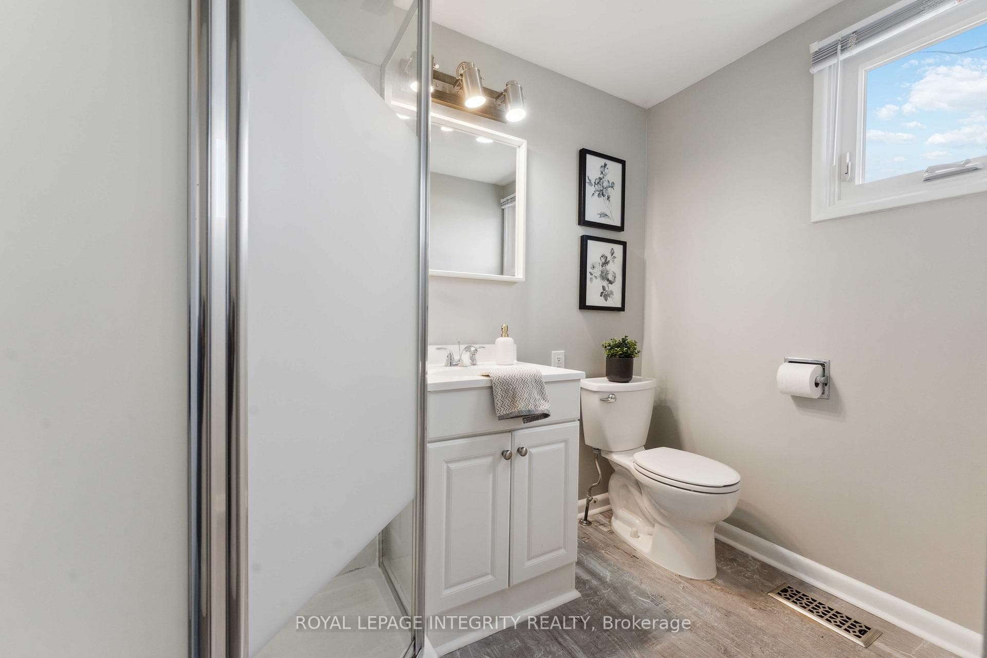 3 piece full bathroom on in-between level