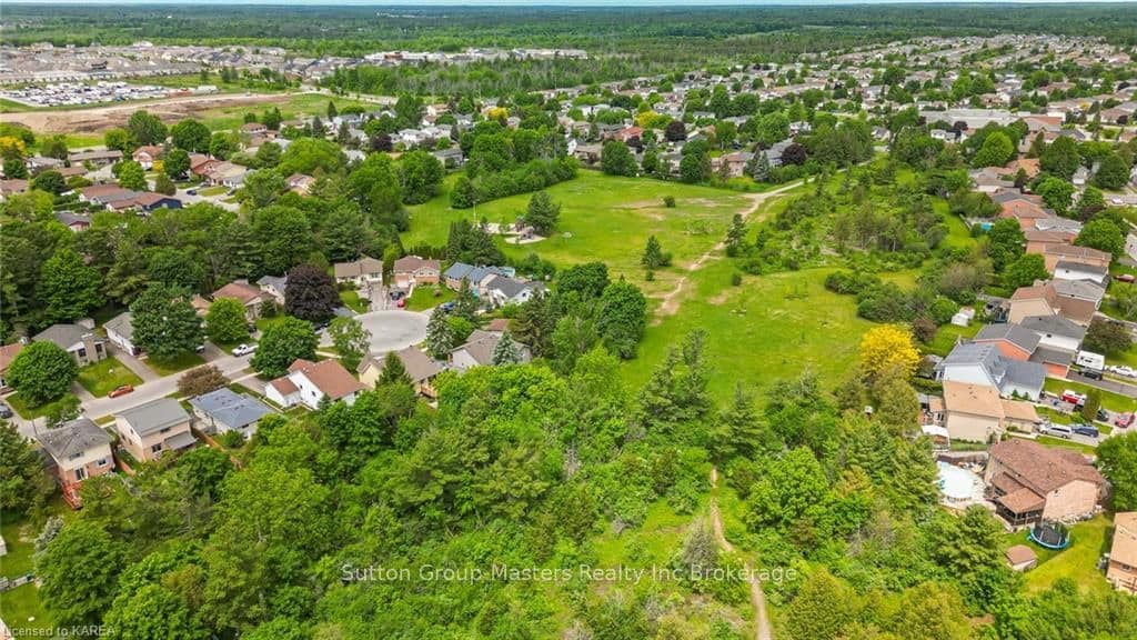 986 PINEWOOD Place photo 50
