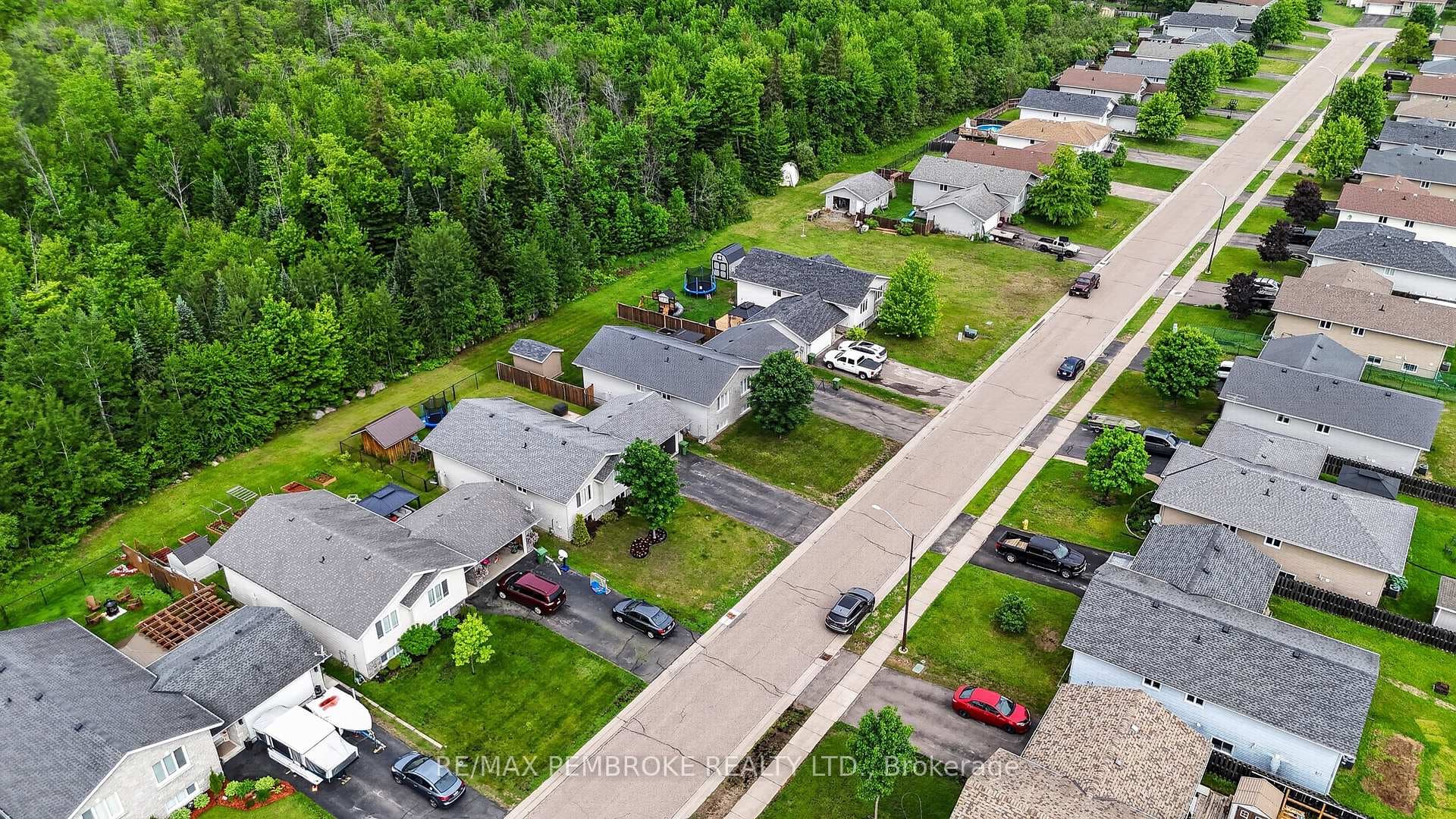 61 Oak Avenue photo 48