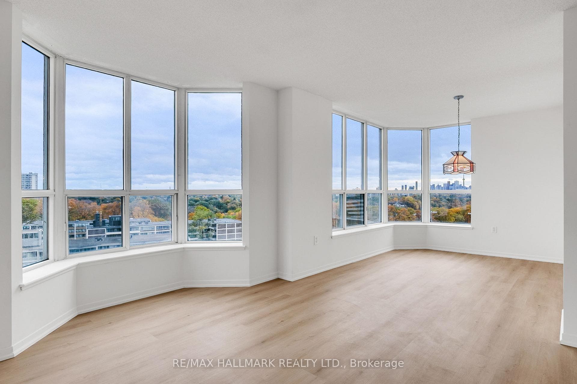 21 Overlea Boulevard Unit 1103 photo 12