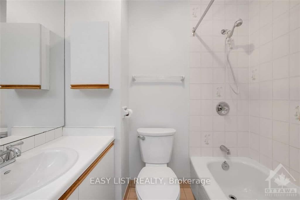 2019 CARLING Avenue Unit 108 photo 18