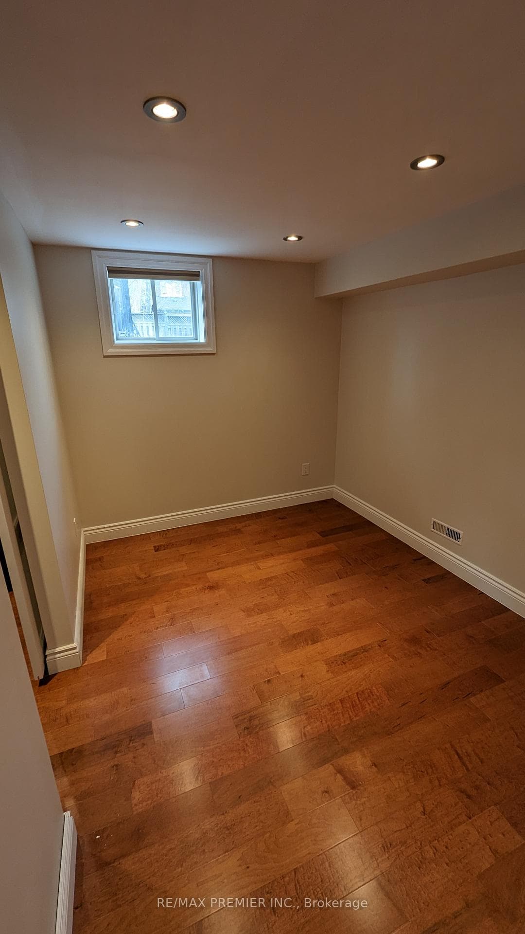 209 Village Green Drive photo 7