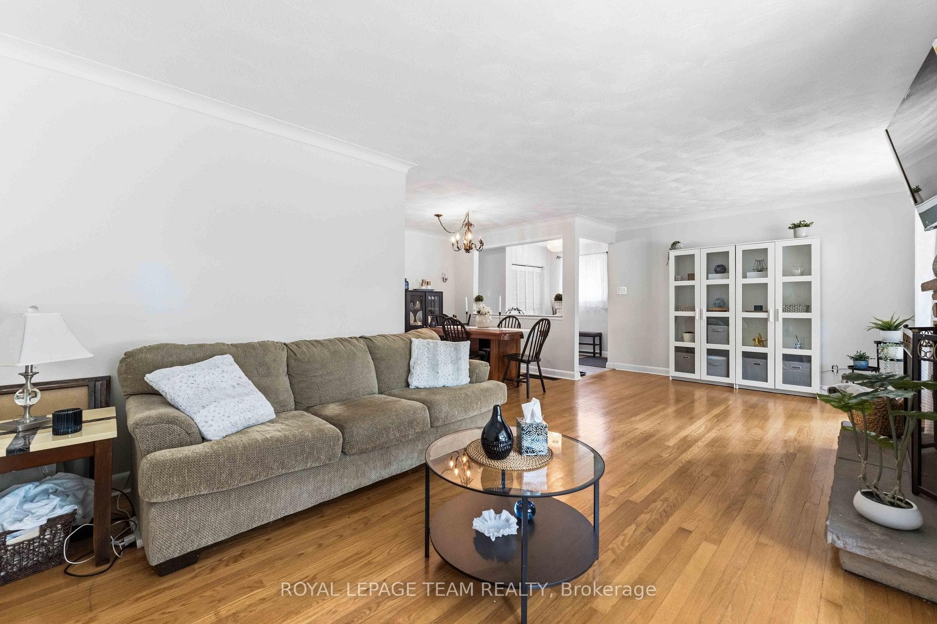 1155 Agincourt Road photo 12