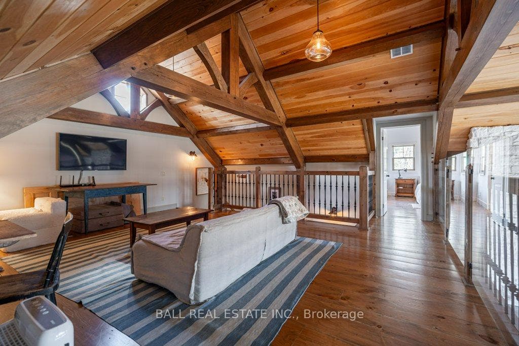 1069 Maria Street photo 29