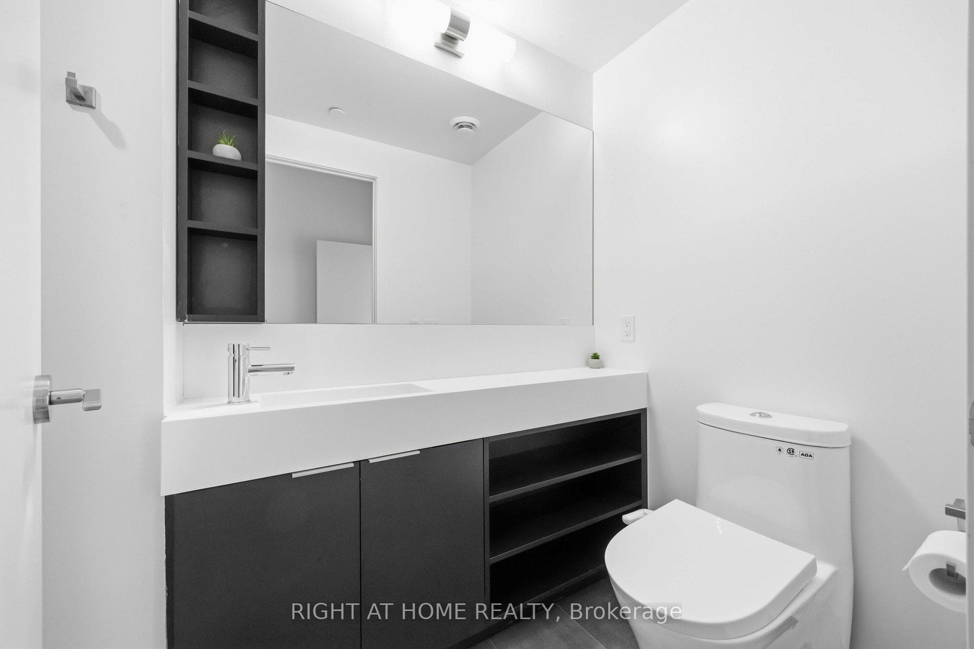 8 WELLESLEY Street Unit 5110 photo 28