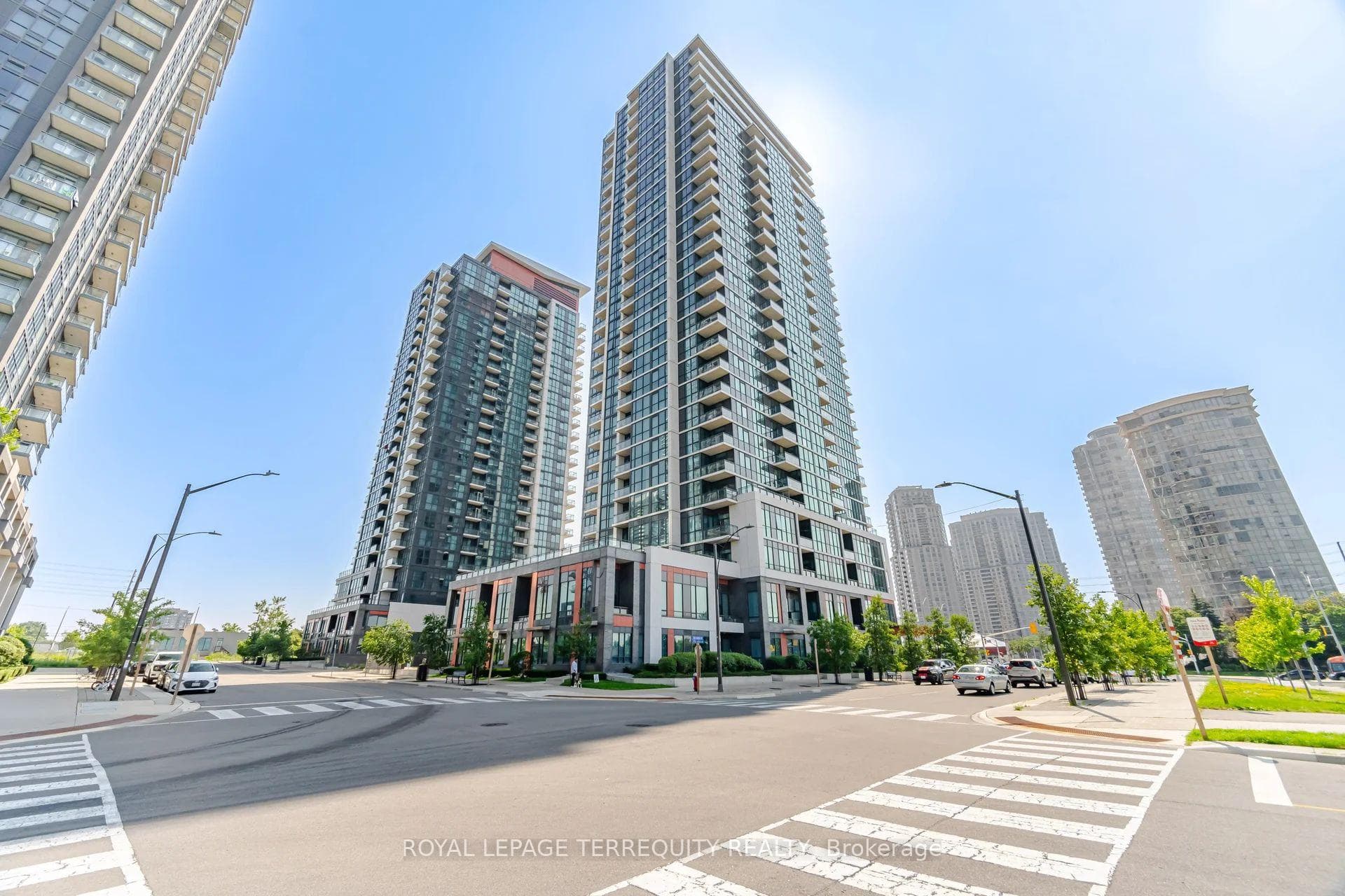 75 Eglinton Avenue Unit 703 photo 1