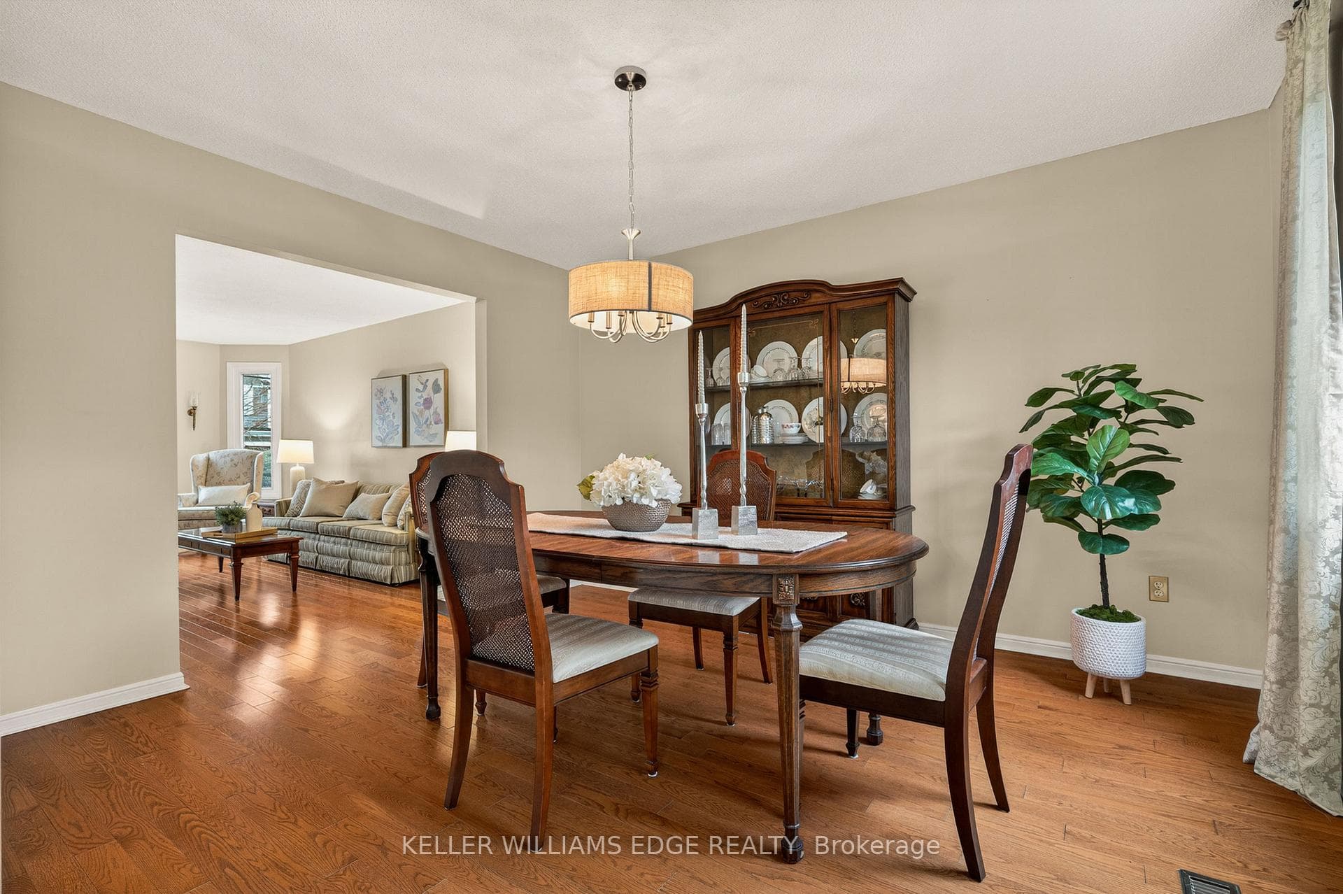 520 Woodview Road photo 9