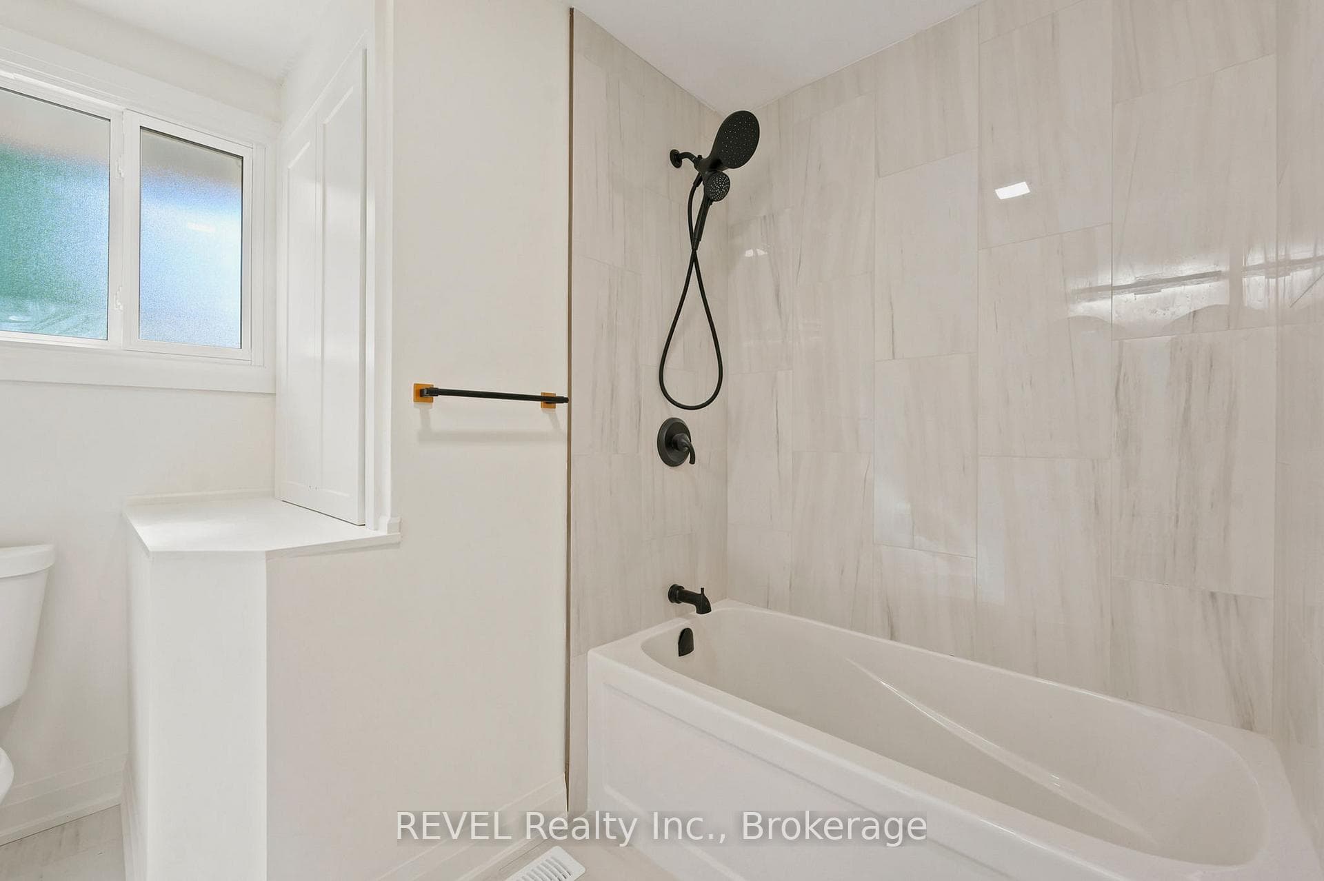 72 Prince Charles Drive photo 13