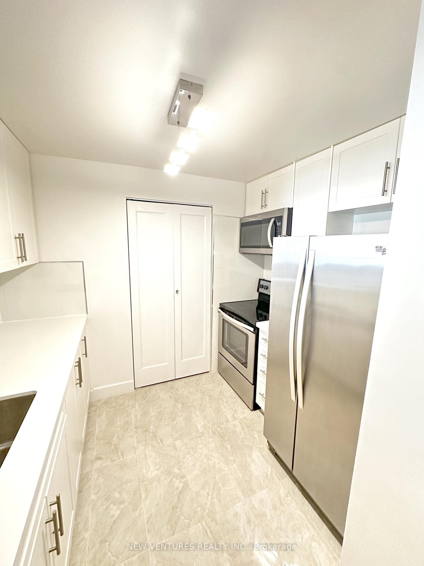 88 Corporate Drive Unit 2203 photo 7