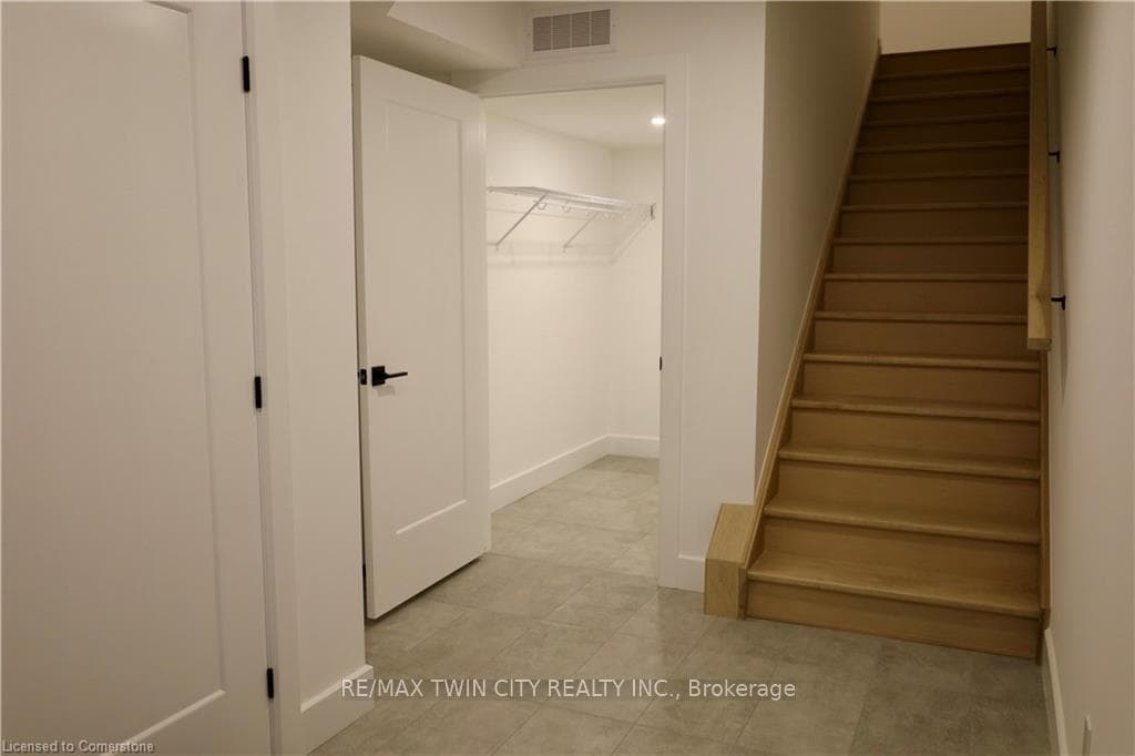 4255 Lismer Lane Unit 17 photo 2