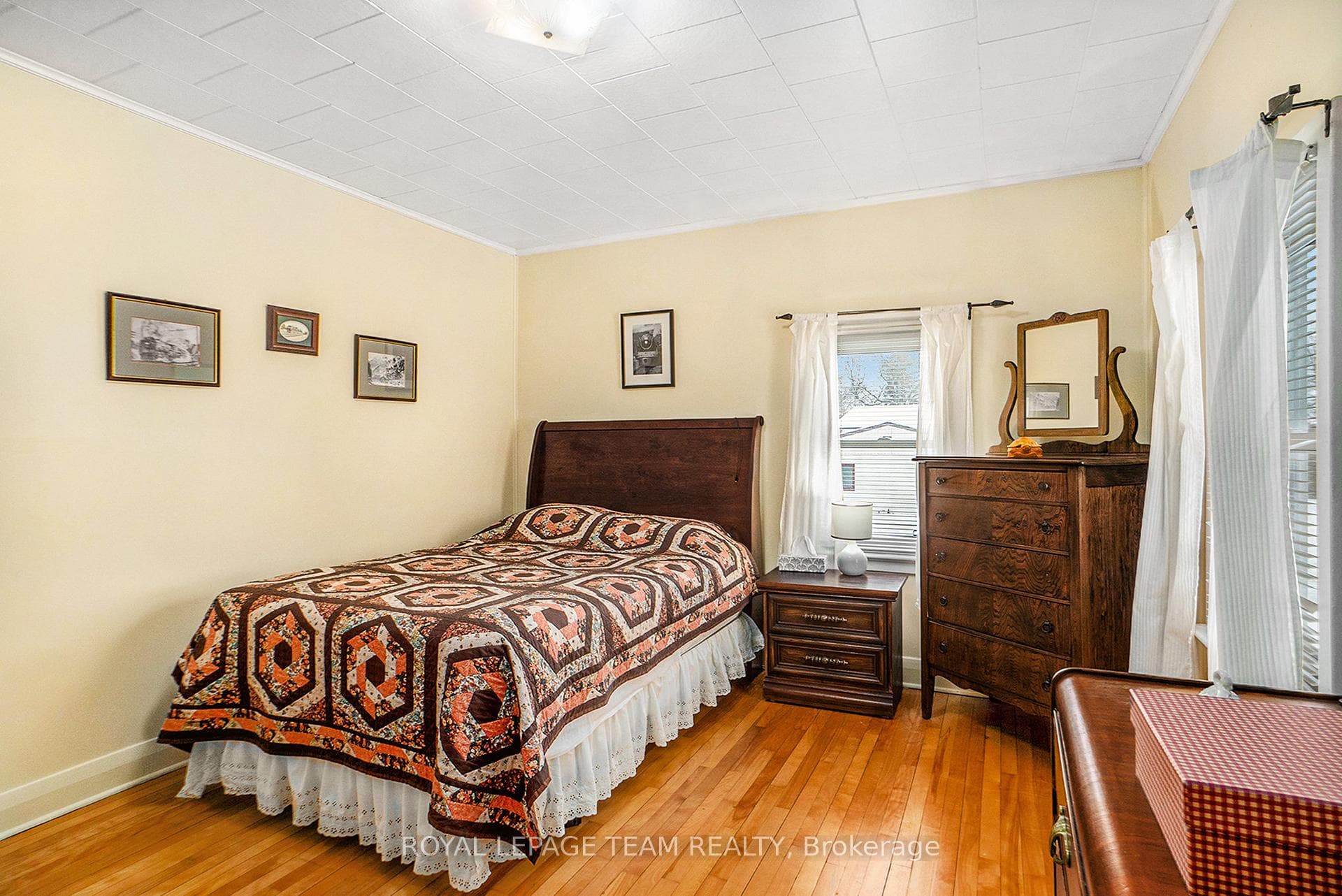530 Cass Crescent photo 11