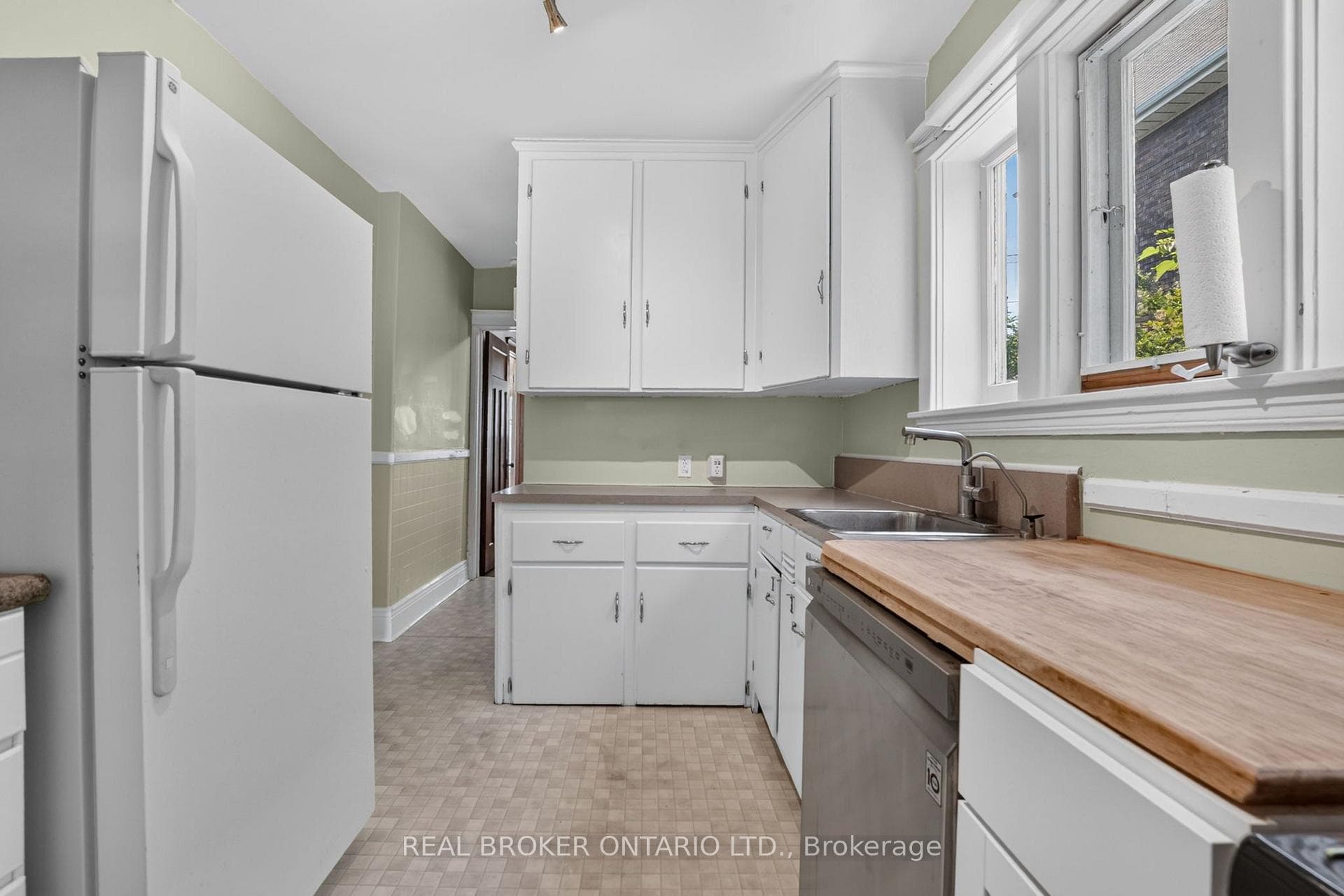 72 Houghton Avenue photo 13