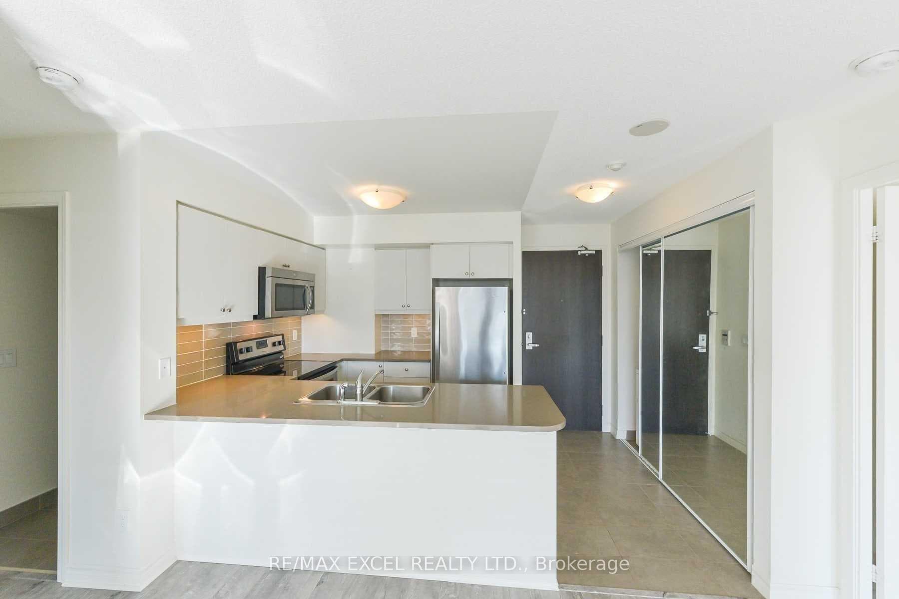 25 Lower Simcoe Street Unit 815 photo 9