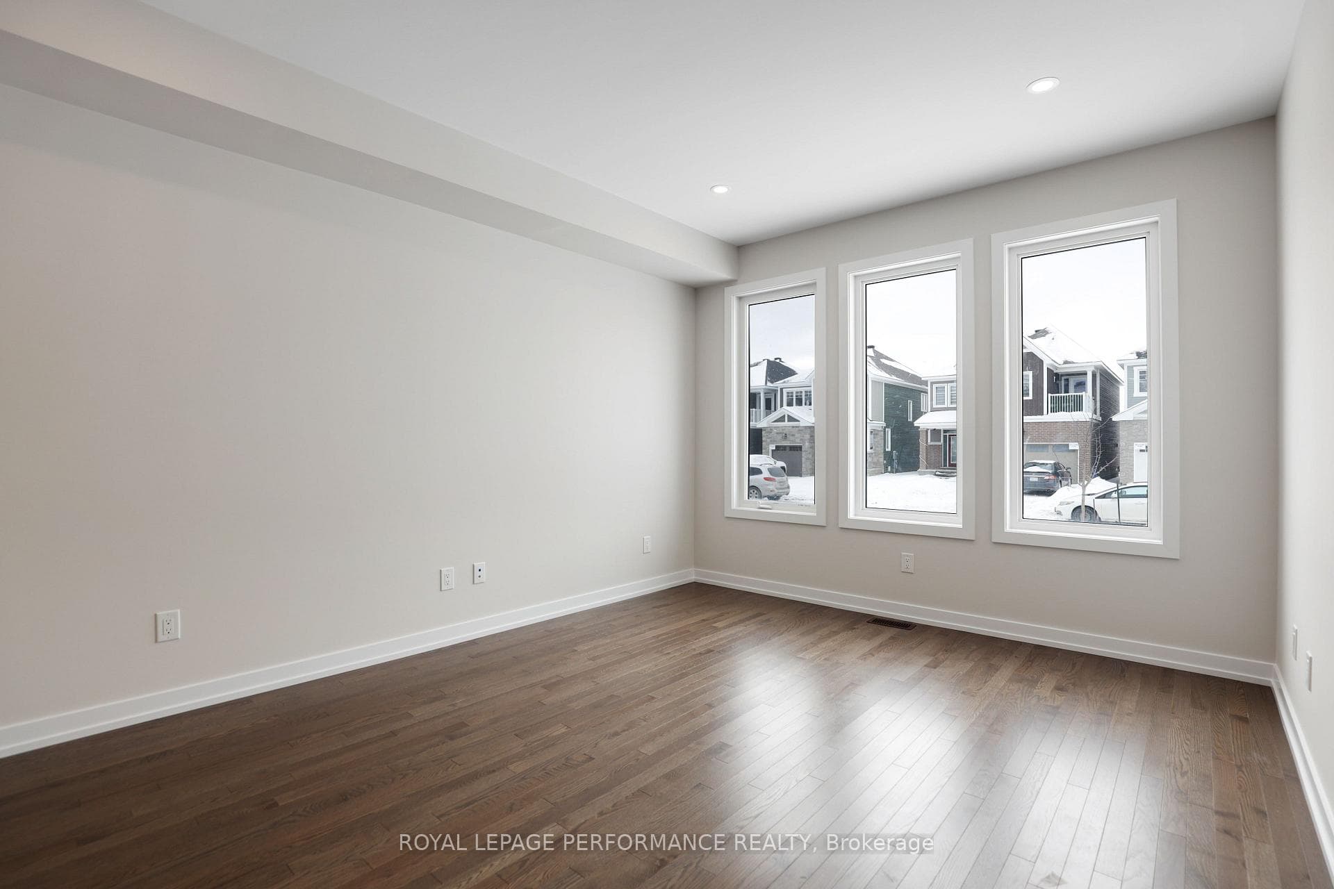 528 Oldenburg Avenue photo 5