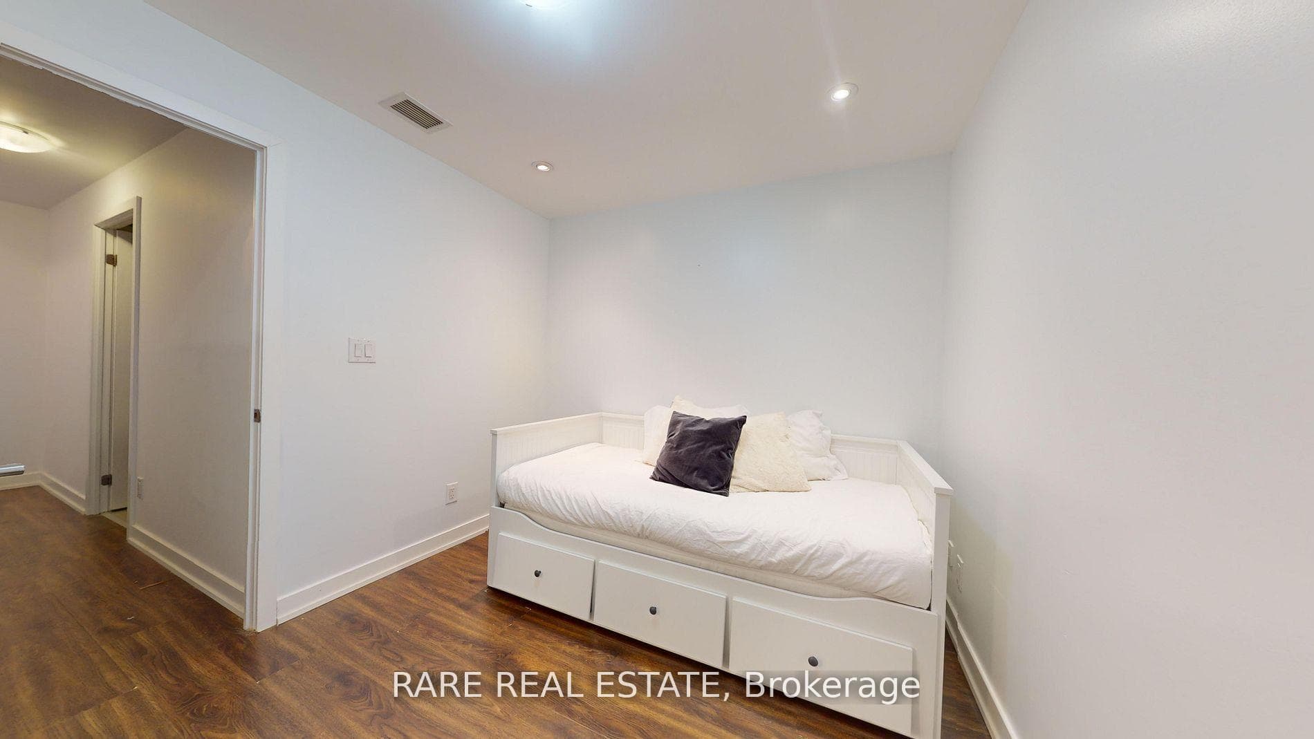 205 Manning Avenue Unit 102 photo 16