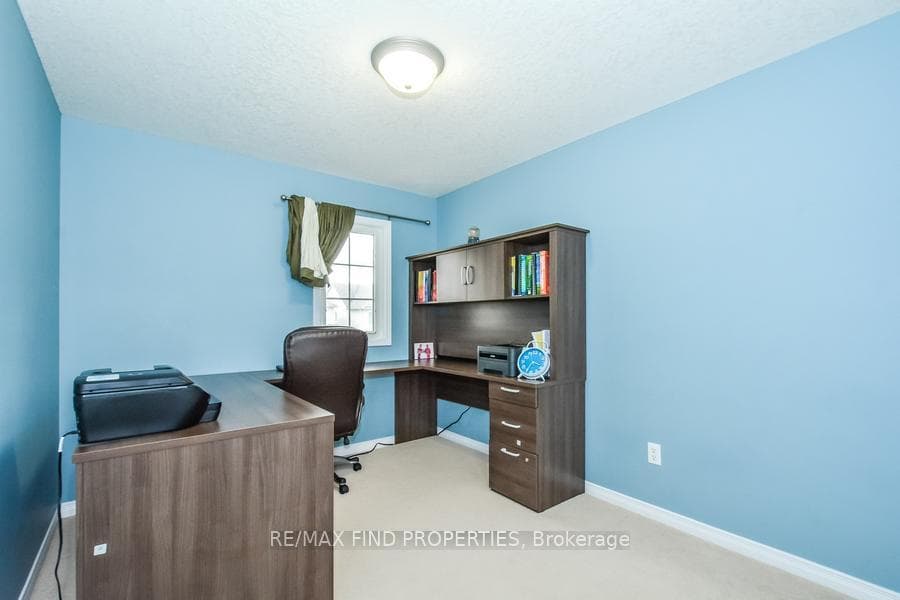 306 Featherstone Crescent photo 15