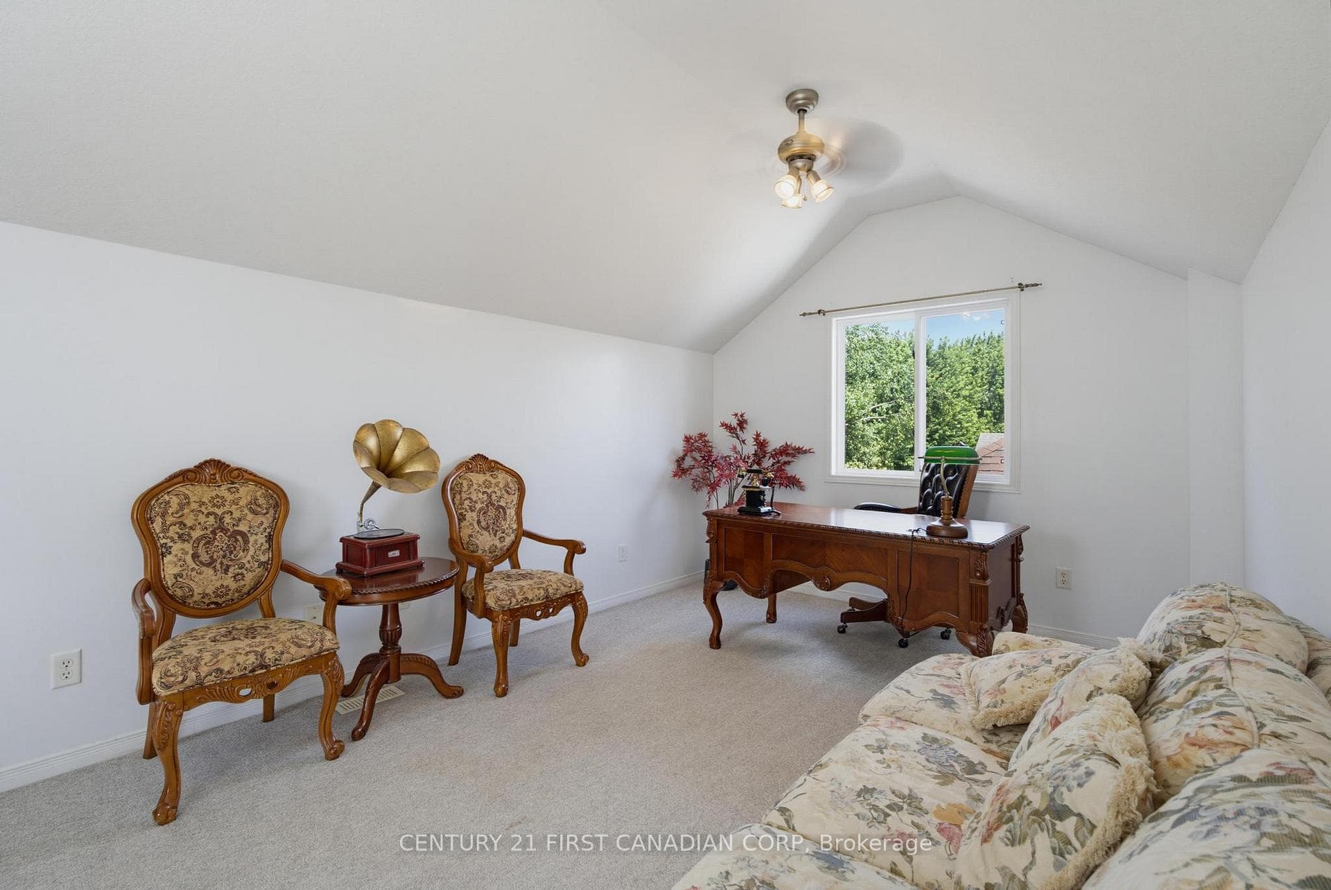 761 BLACKSMITH Street photo 27
