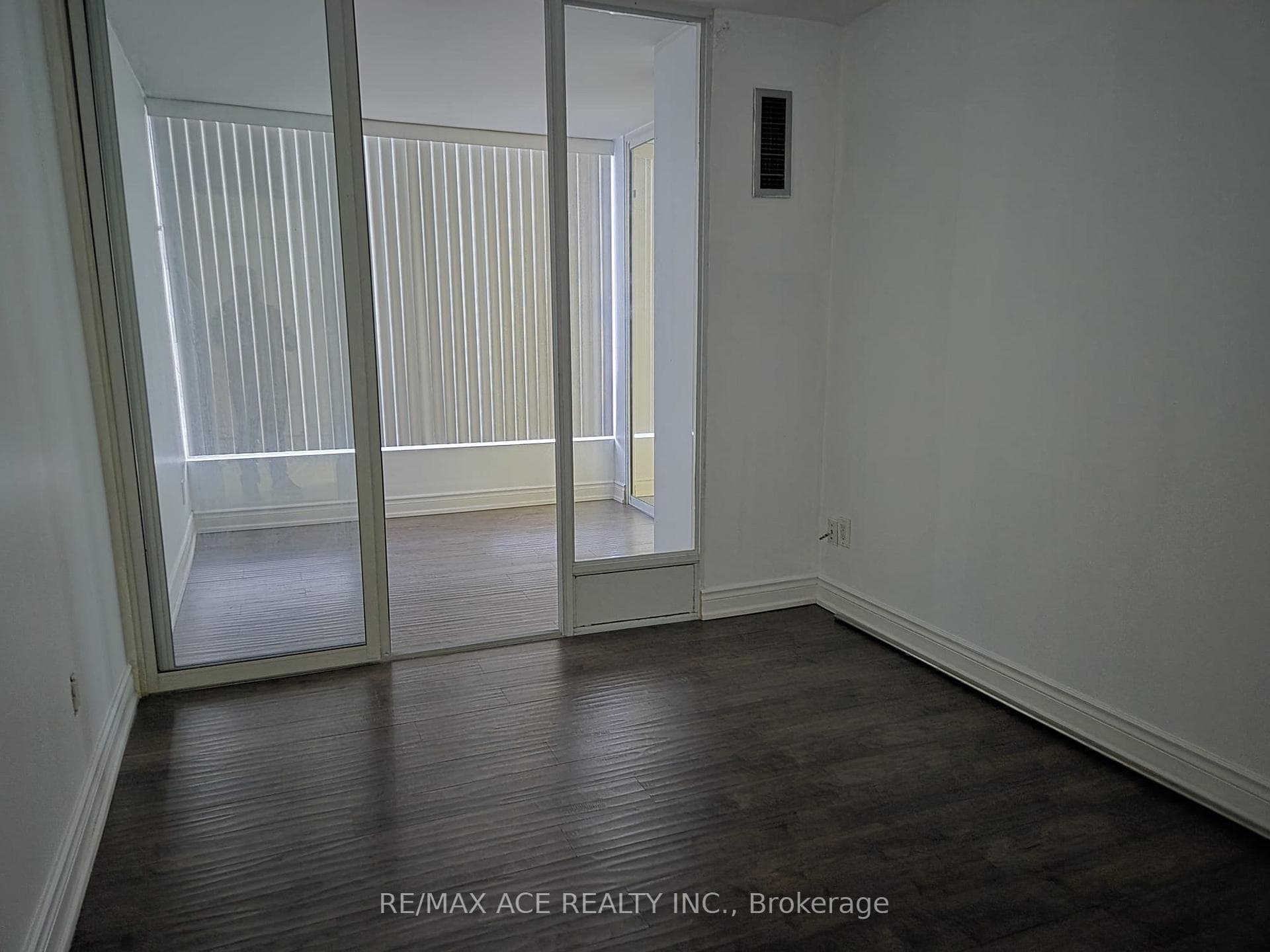 26 Hanover Road Unit 1402 photo 16