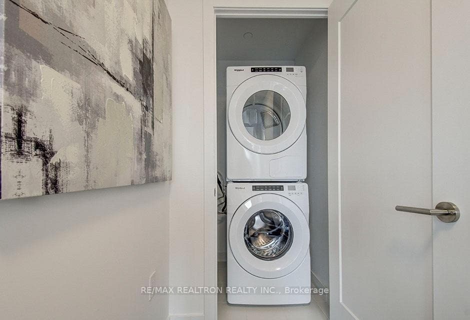 575 Bloor Street Unit 2208 photo 23
