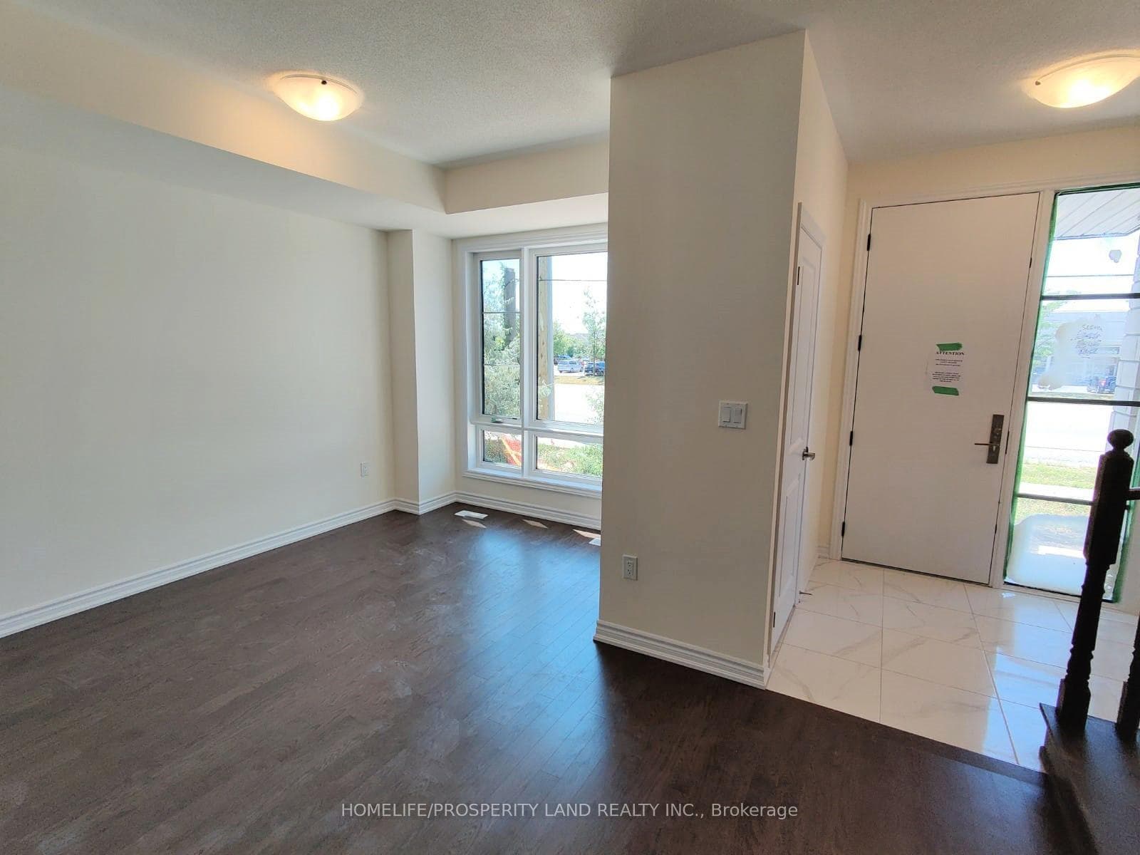 6717 Thickson Road photo 2
