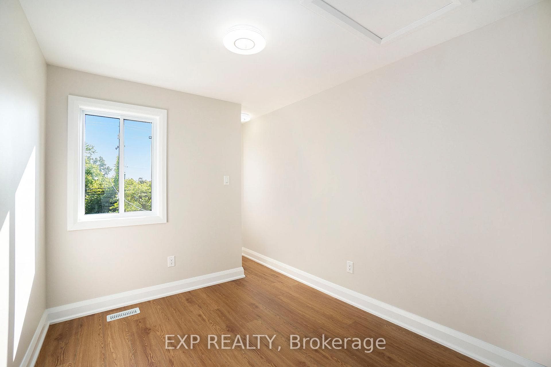 838 St. Laurent Boulevard Unit 3 photo 12