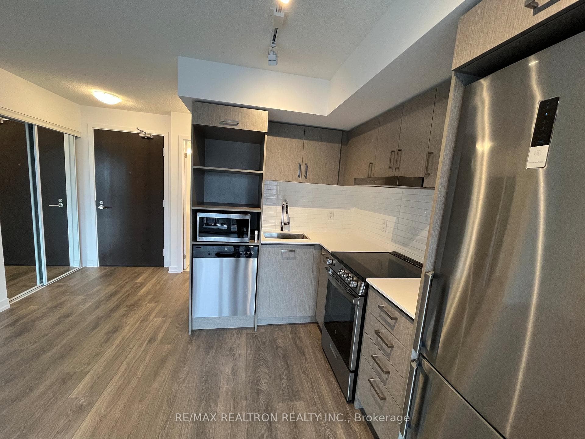 219 Dundas Street Unit 1806 photo 9
