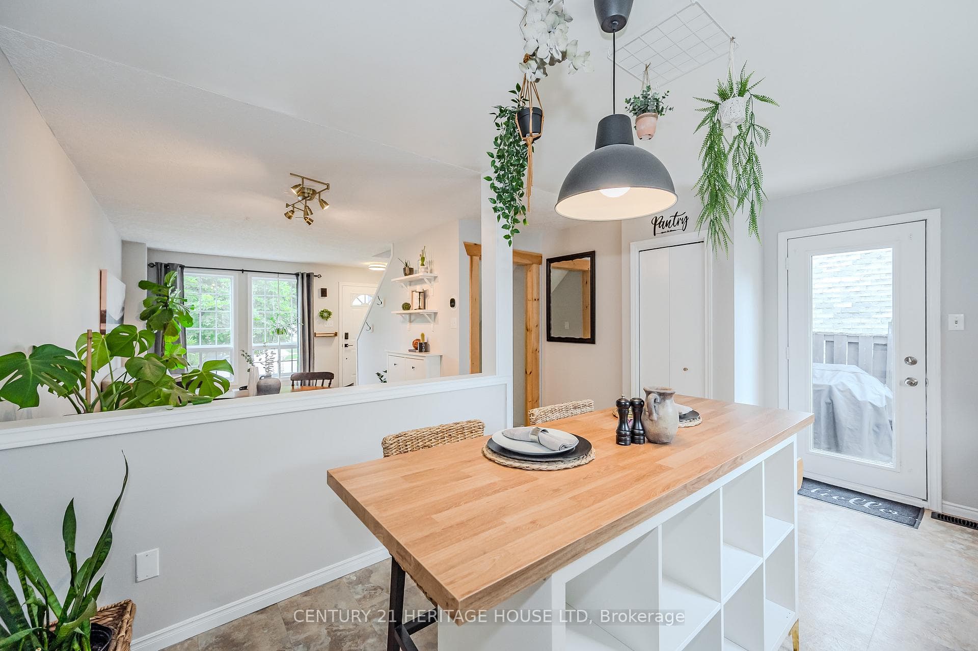 9 Troy Crescent photo 16