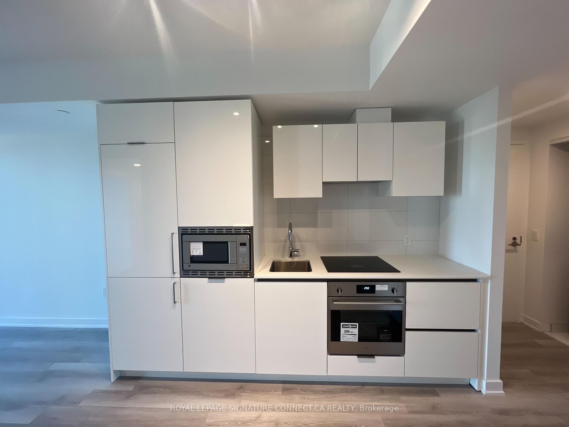 238 Simcoe Street Unit 1601 photo 2