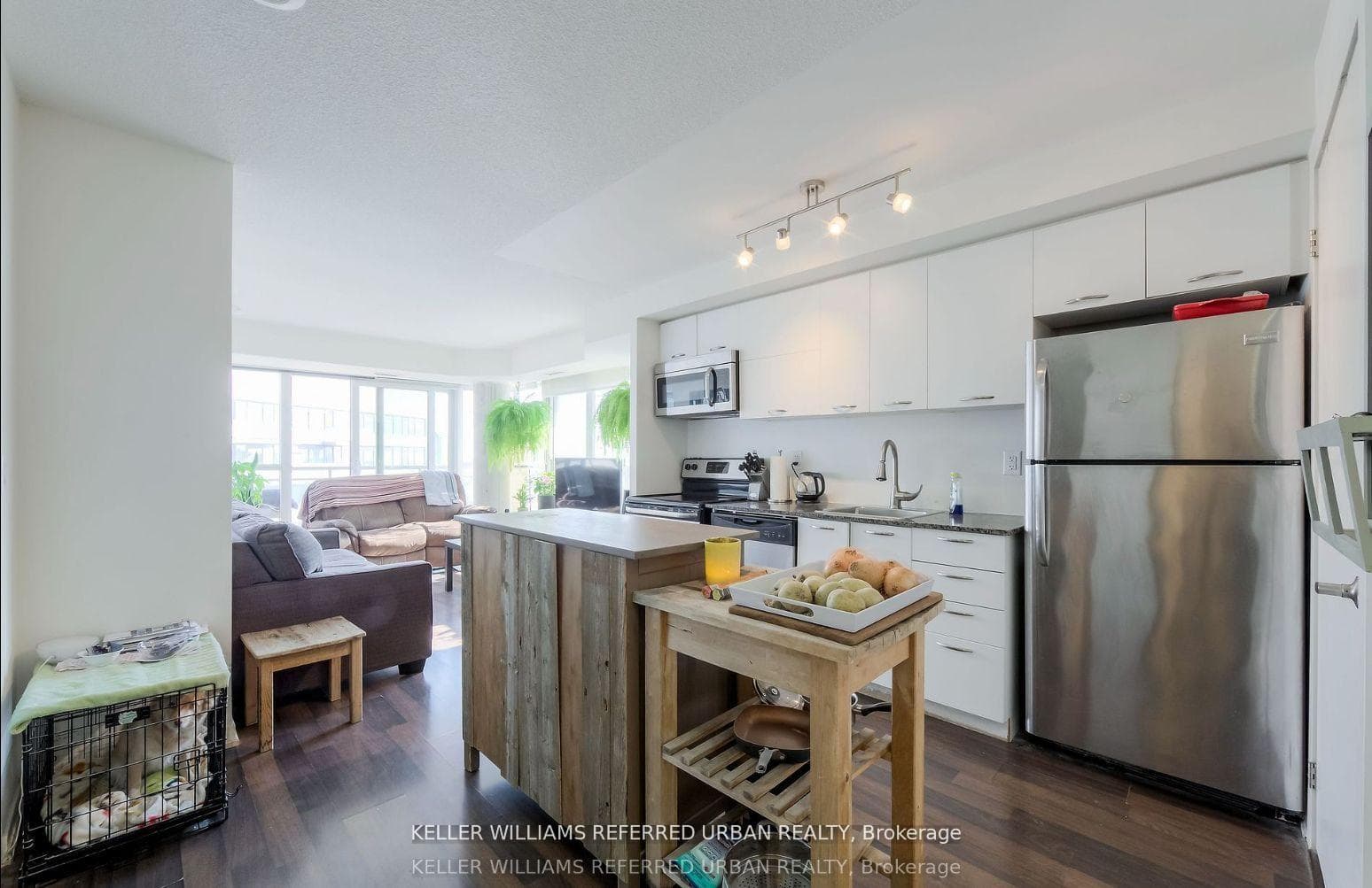 38 Joe Shuster Way Unit 1305 photo 6