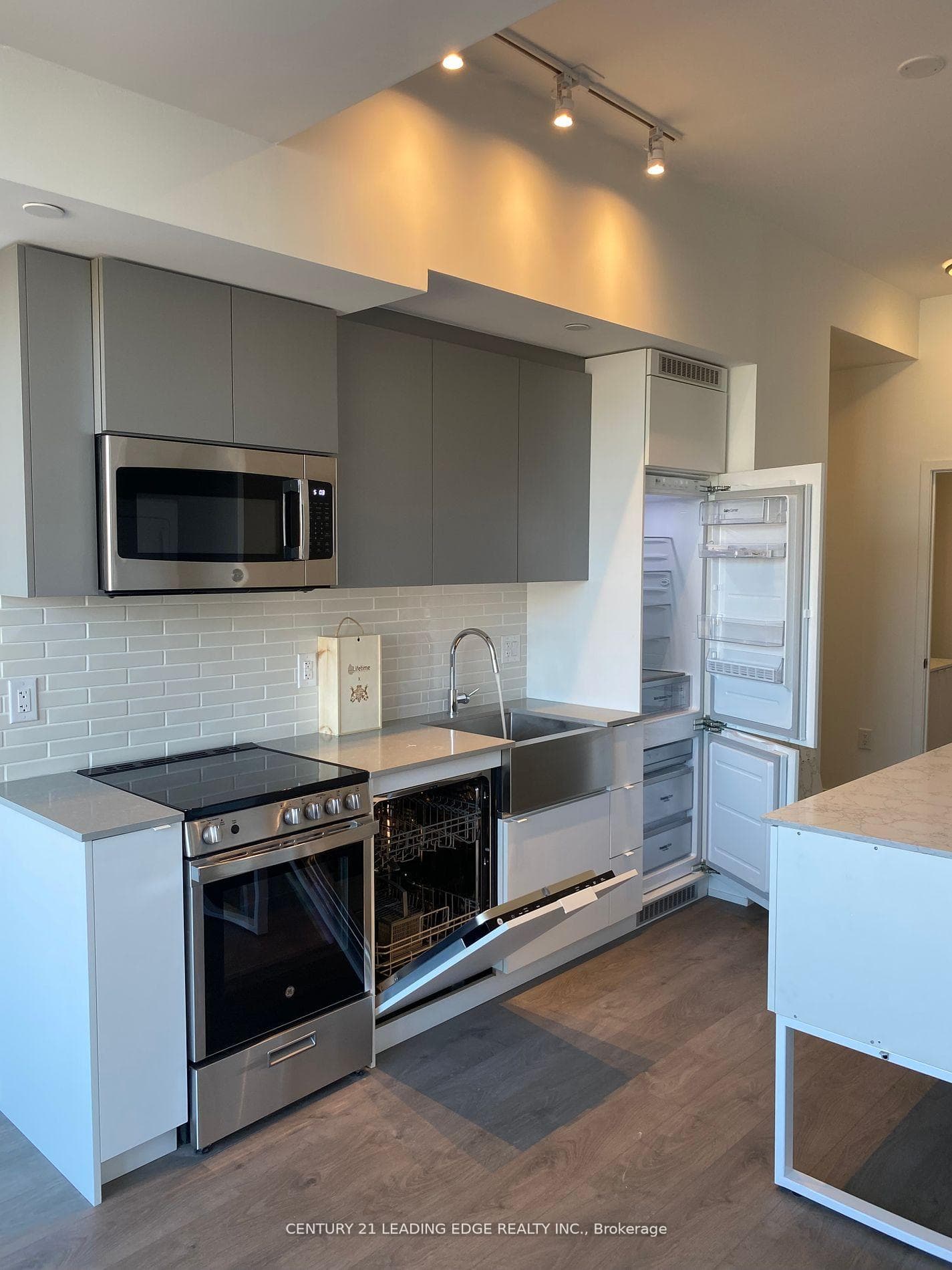 270 Dufferin Street Unit 403 photo 9