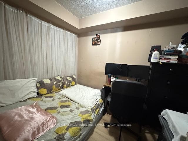 Den/2nd bedroom