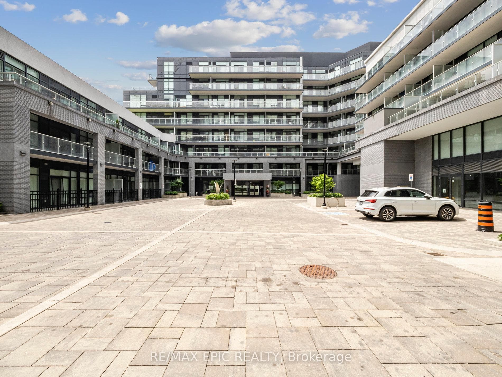 621 Sheppard Avenue Unit 301 photo 3