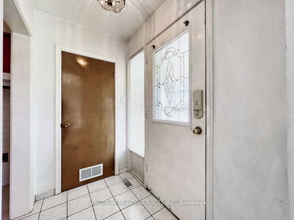 206 Rosemount Avenue photo 11