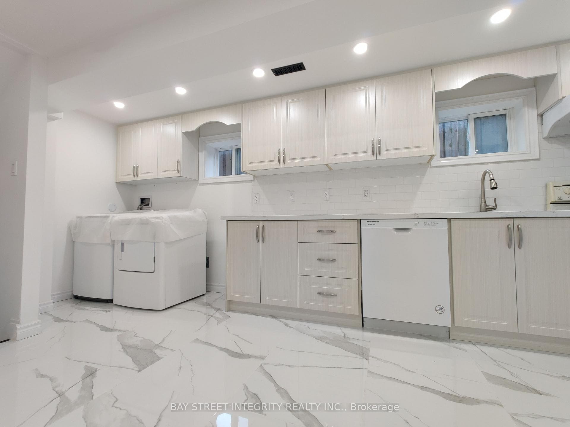 857 Blairholm Avenue Unit 1F&lowe photo 9