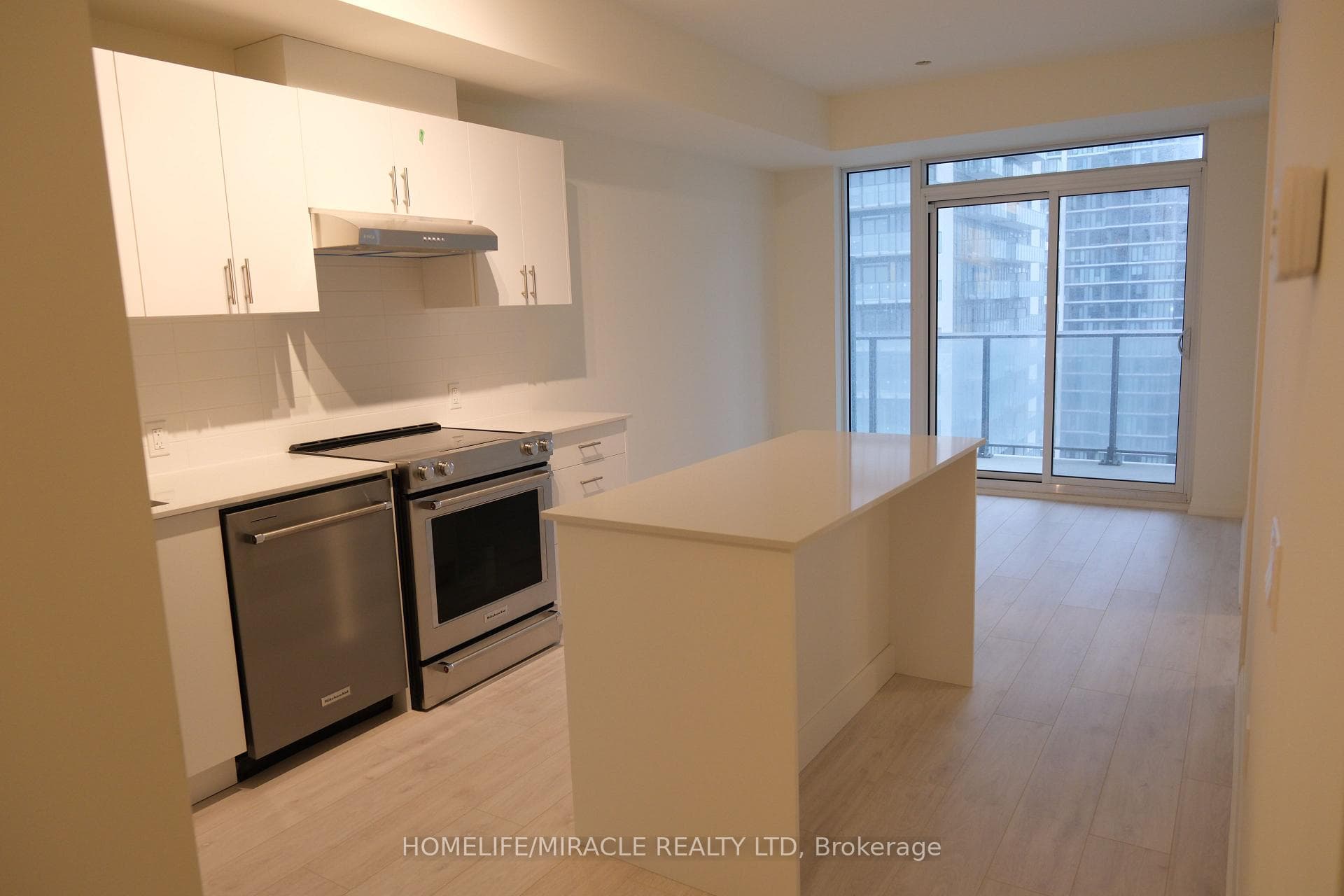 8960 Jane Street Unit 1416 photo 2