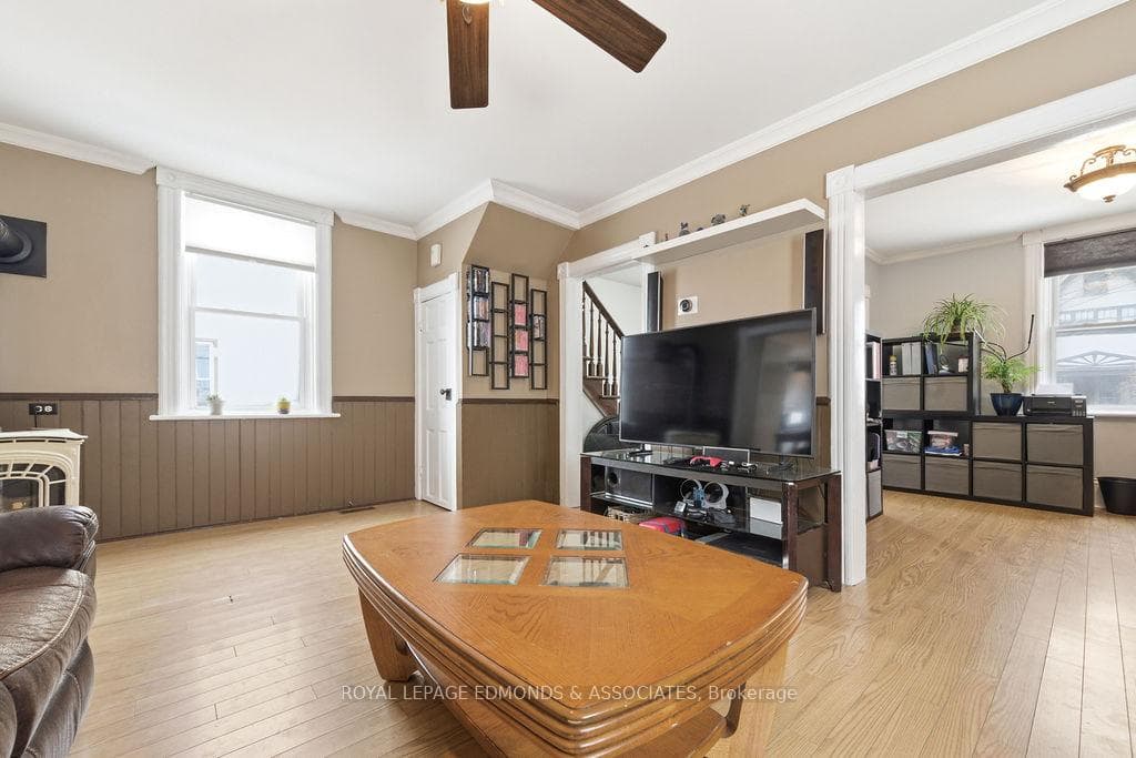 408 Moffat Street photo 18