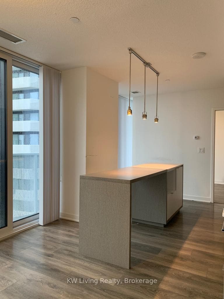 88 Harbour Street Unit 3910 photo 2
