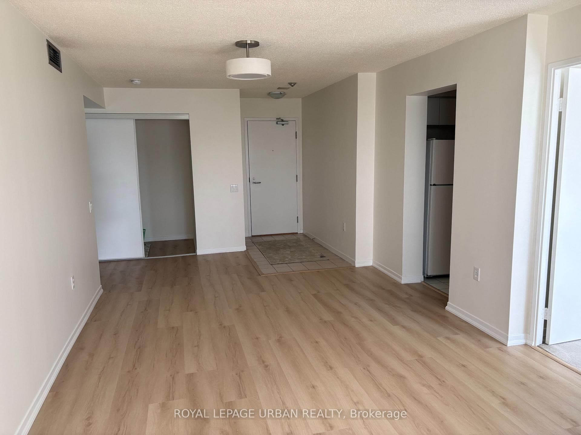 21 Overlea Boulevard Unit 902 photo 3