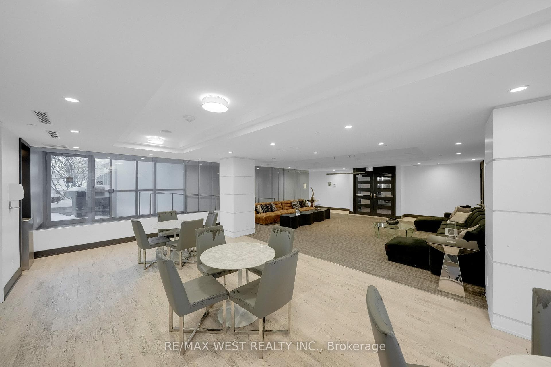 9471 Yonge Street Unit 1117 photo 24