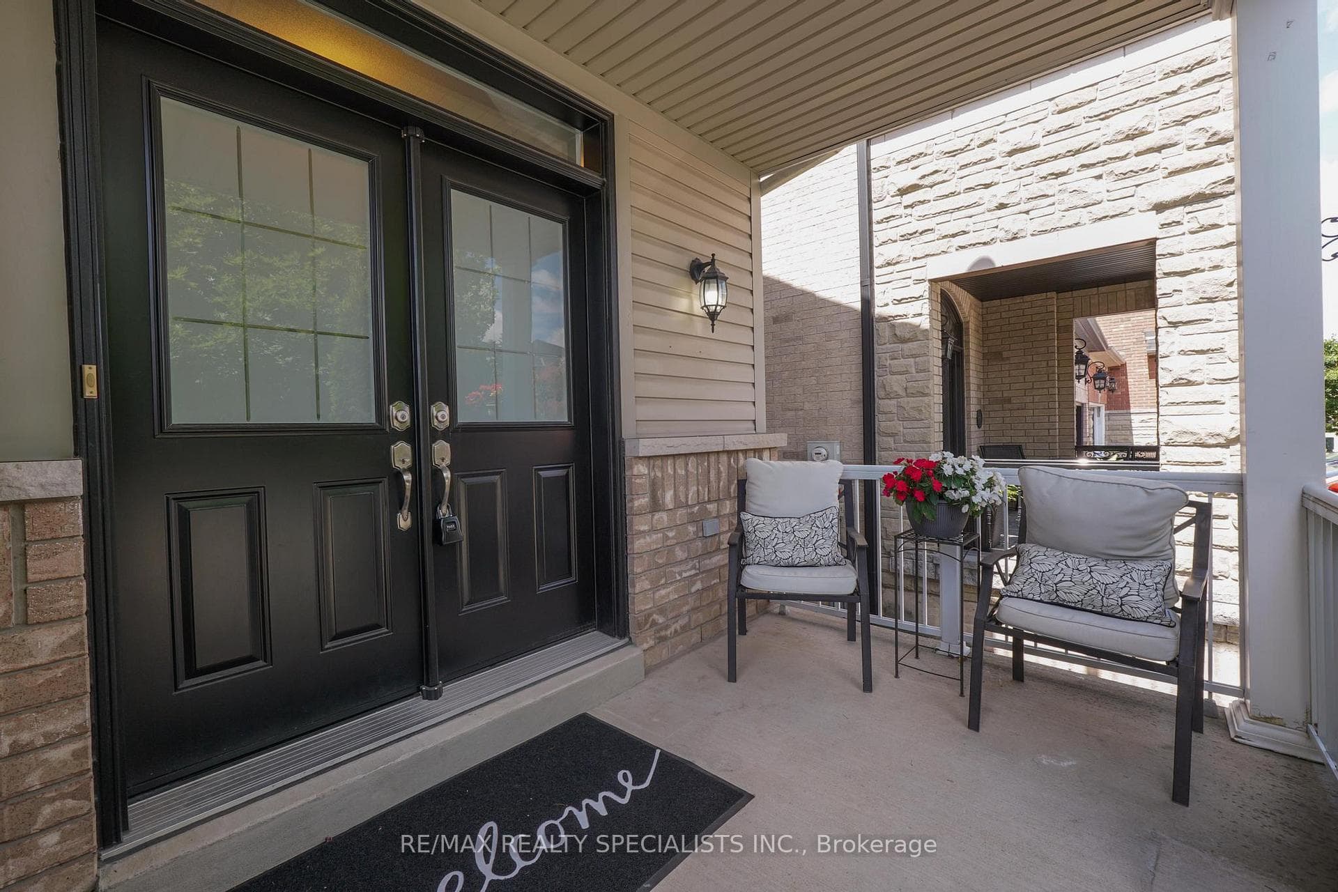 1055 Eager Road photo 2