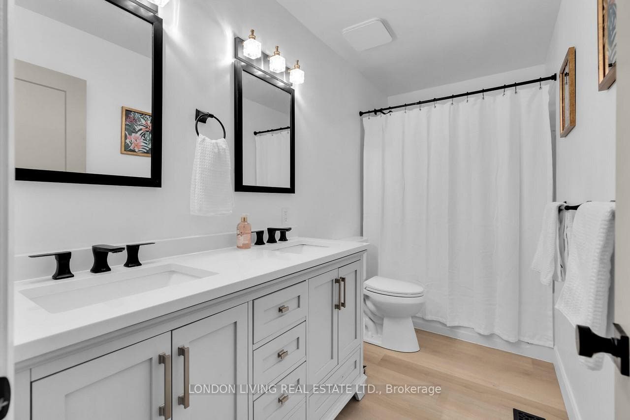 72 Lynngate Court photo 13