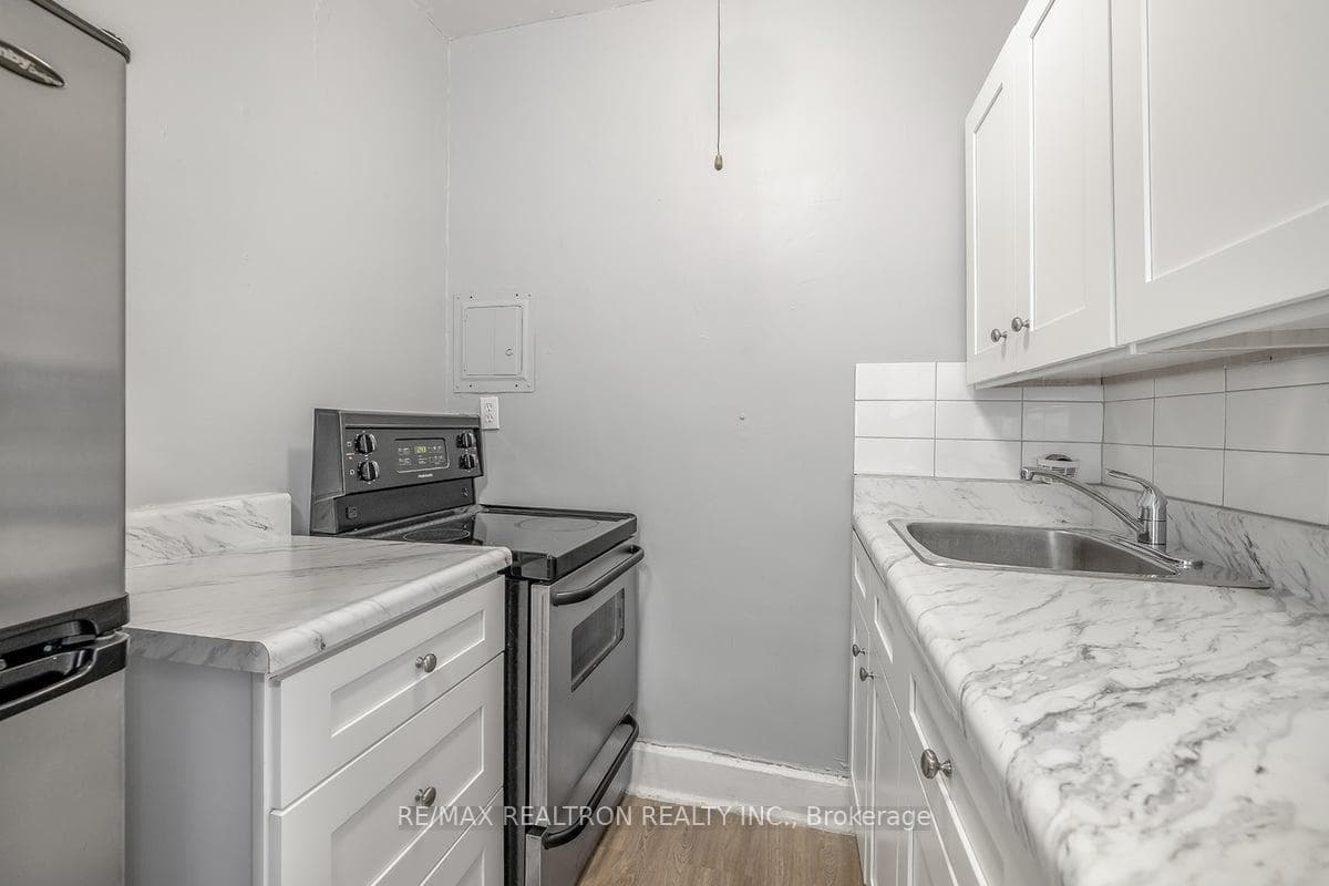 1 Mallory Gardens Unit 4 photo 11