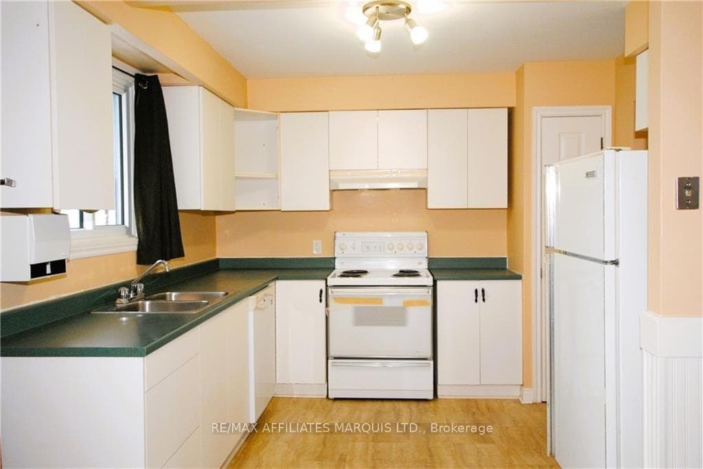 1416 CHURCHILL Street photo 6