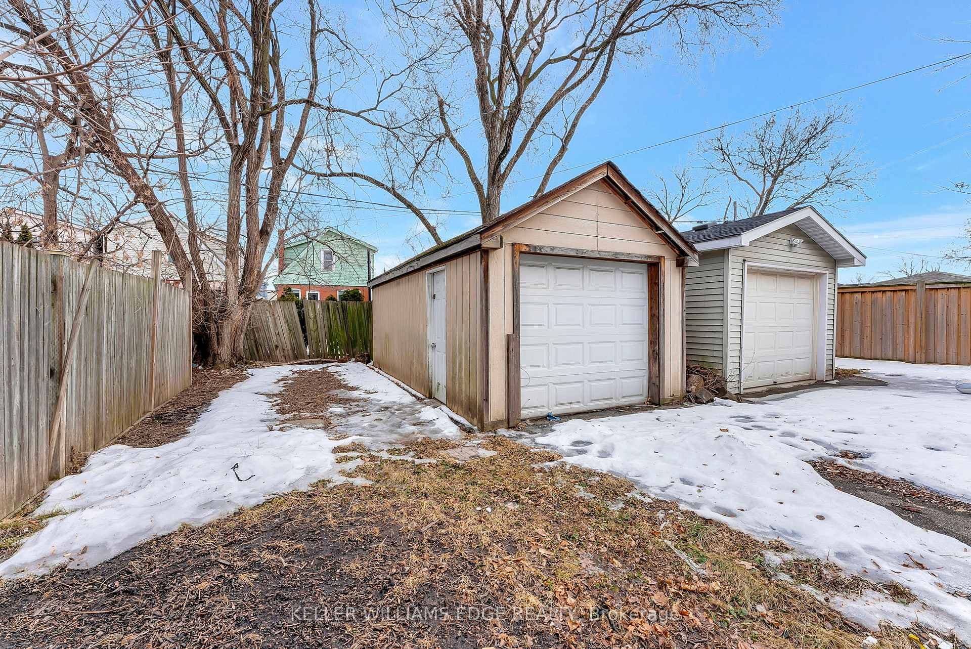 120 Barons Avenue photo 30