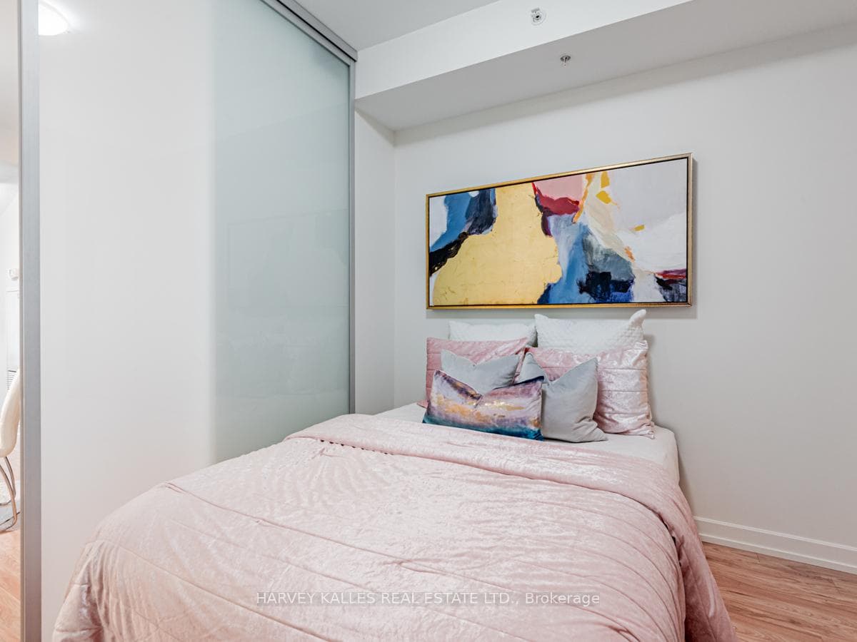 377 Madison Avenue Unit 314 photo 17